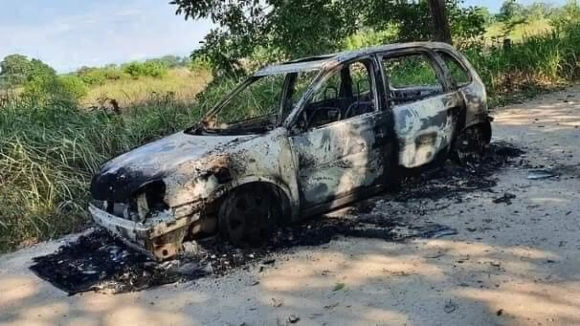 carro quemado en hecho violento